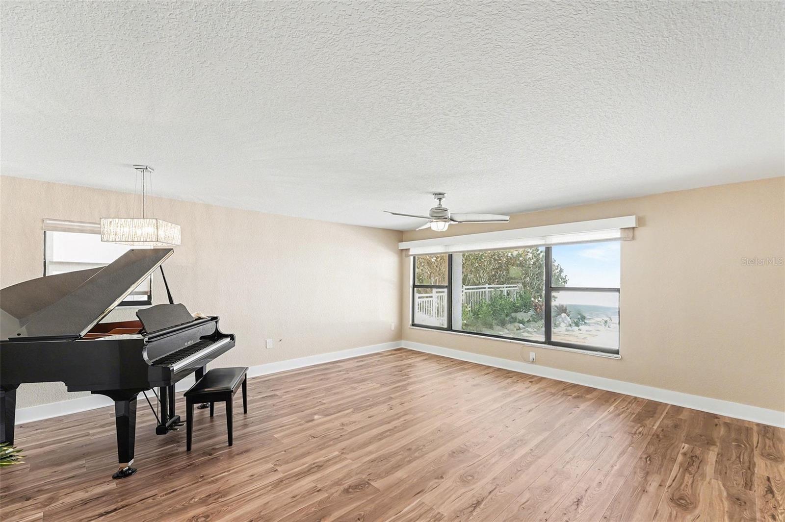 Image 11 of 43 For 19936 Gulf Boulevard