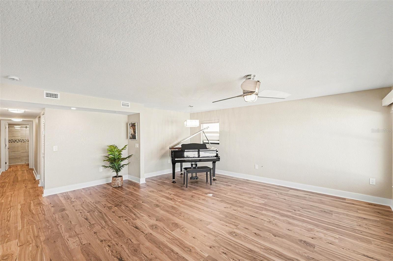 Image 12 of 43 For 19936 Gulf Boulevard