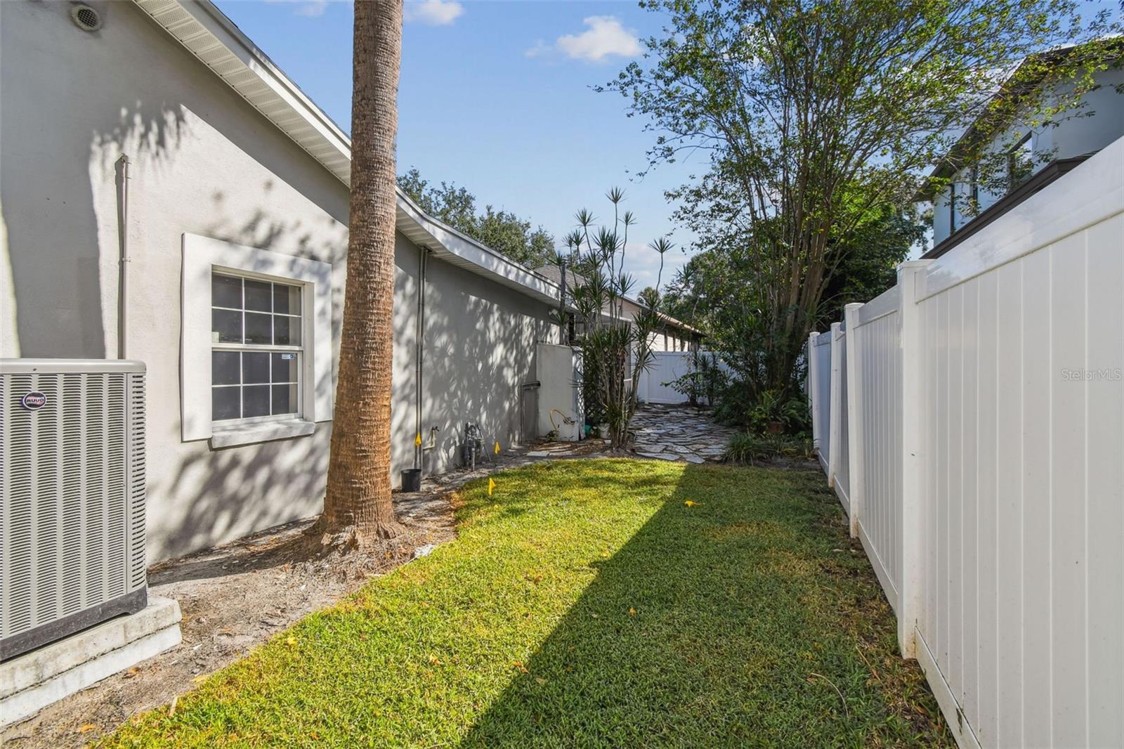 Listing photo id 13 for 2 Treasure Drive