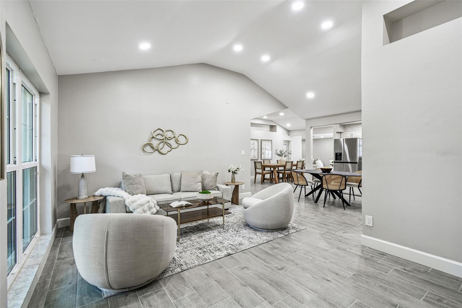 Listing photo id 0 for 2 Treasure Drive