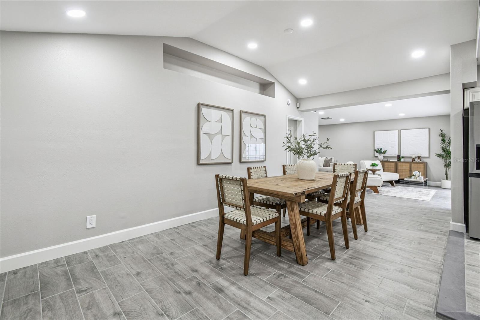 Listing photo id 20 for 2 Treasure Drive