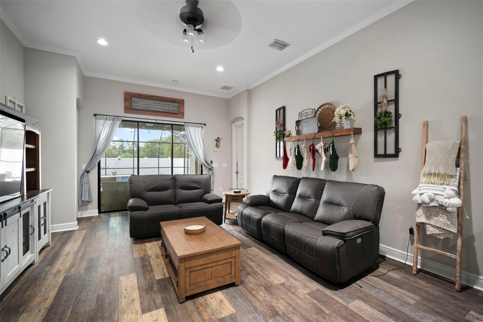 Image 18 of 62 For 11223 Paddock Manor Avenue