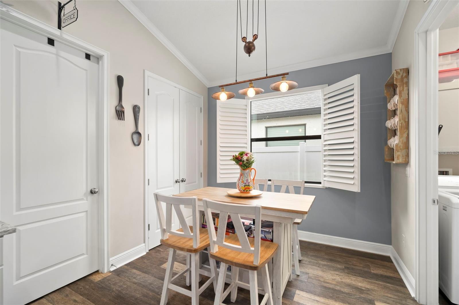 Image 23 of 62 For 11223 Paddock Manor Avenue