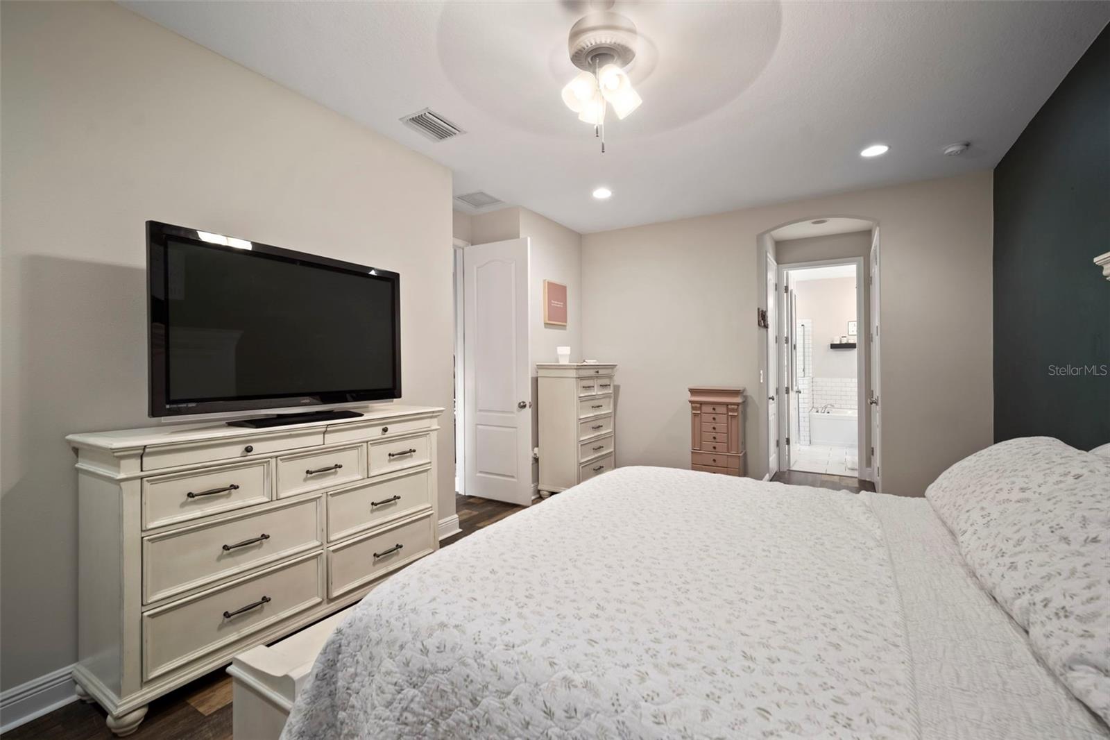 Image 26 of 62 For 11223 Paddock Manor Avenue