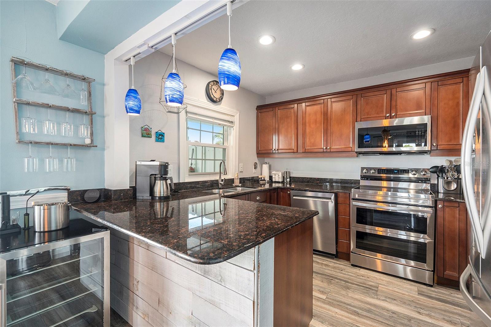 Image 10 of 25 For 5134 Salmon Drive Se A