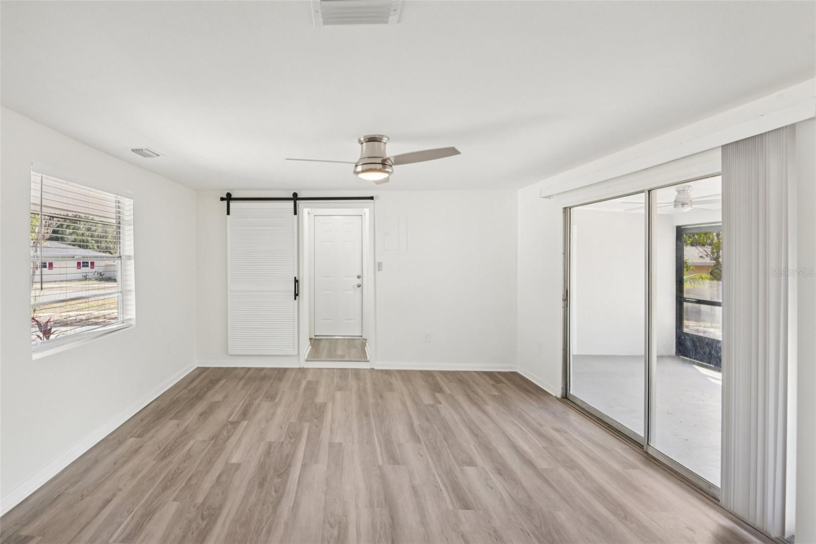 Image 13 of 38 For 6882 Pinehurst Drive