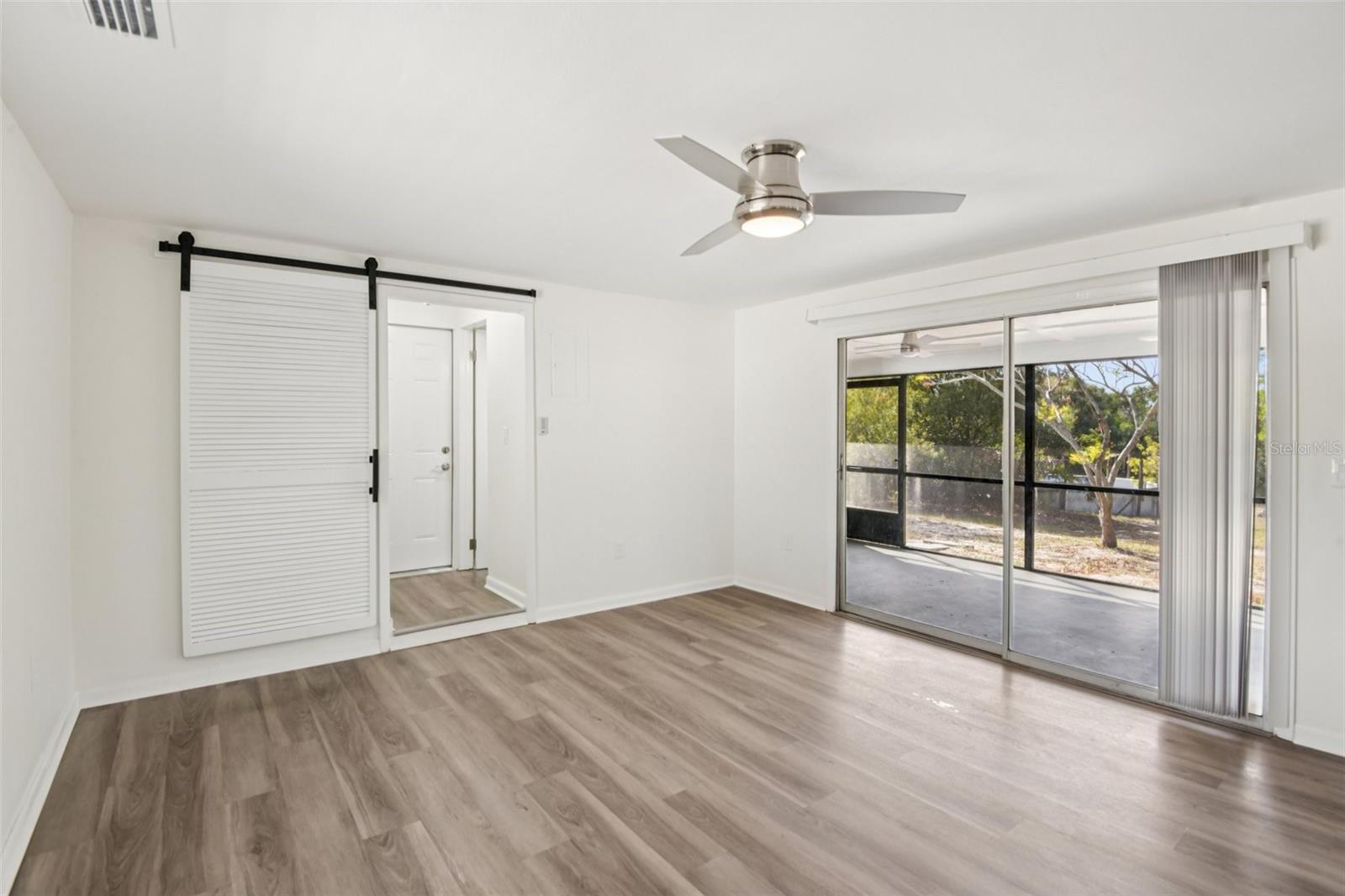 Image 14 of 38 For 6882 Pinehurst Drive