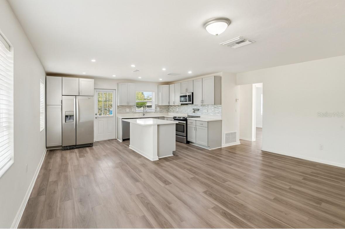 Image 5 of 38 For 6882 Pinehurst Drive