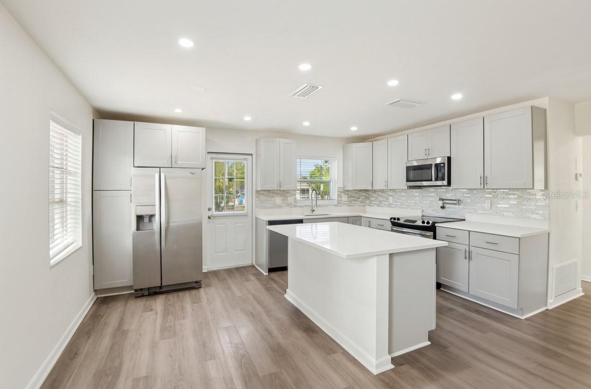 Image 6 of 38 For 6882 Pinehurst Drive