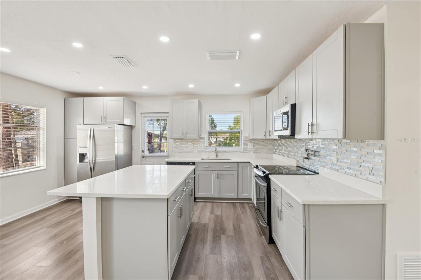 Image 7 of 38 For 6882 Pinehurst Drive