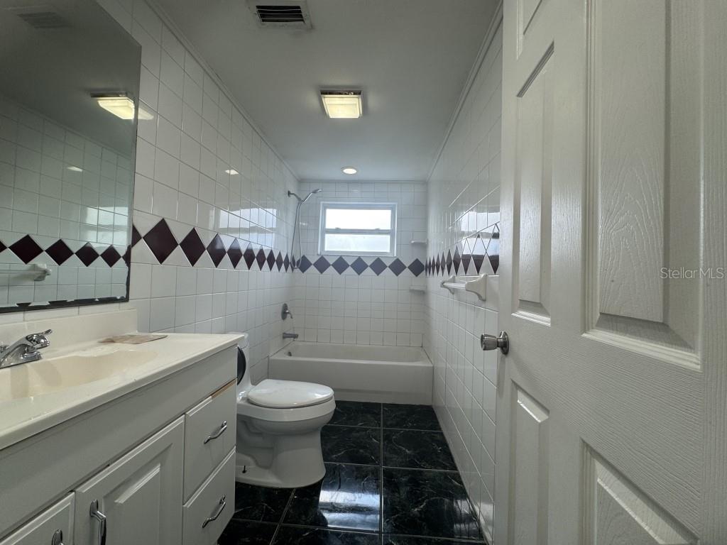 Image 18 of 48 For 427 Donald Street