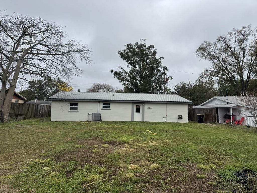 Image 22 of 48 For 427 Donald Street