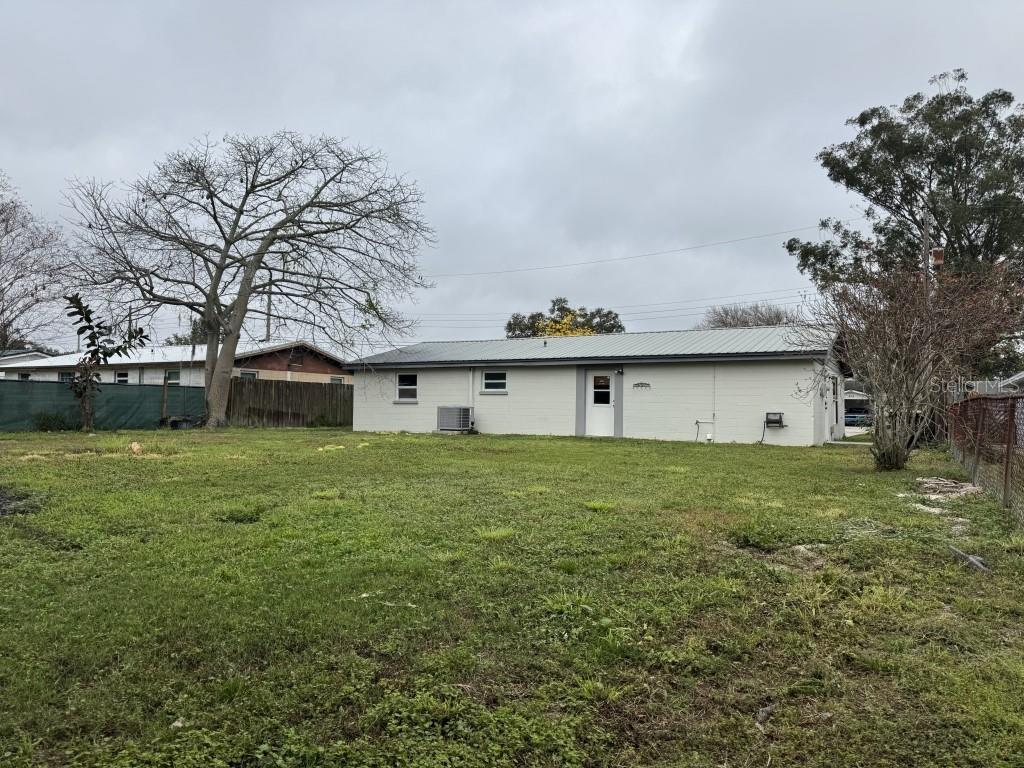 Image 23 of 48 For 427 Donald Street