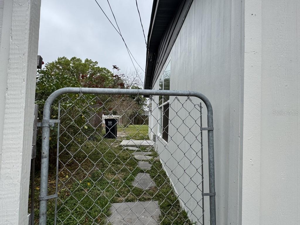 Image 25 of 48 For 427 Donald Street