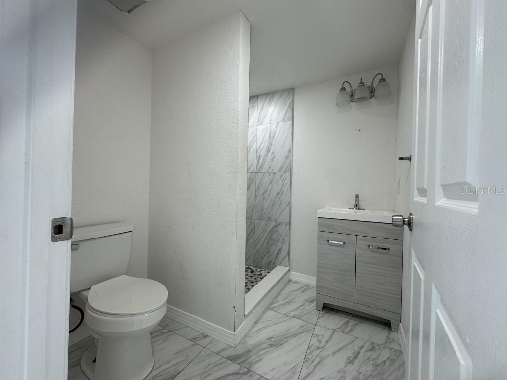 Image 4 of 48 For 427 Donald Street