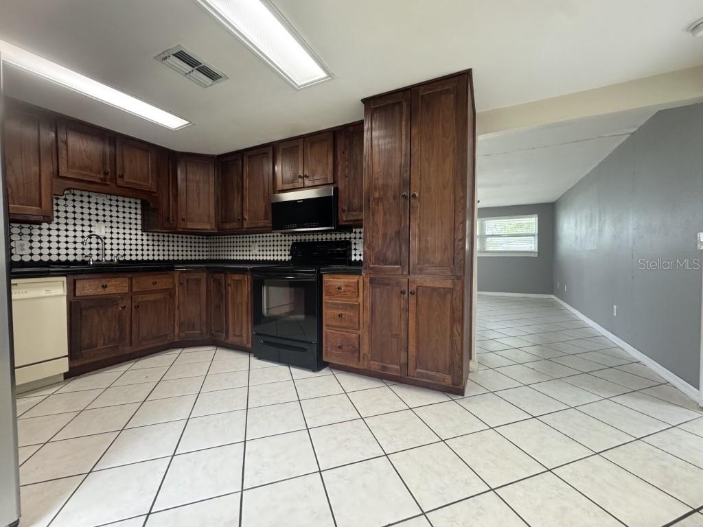 Image 40 of 48 For 427 Donald Street