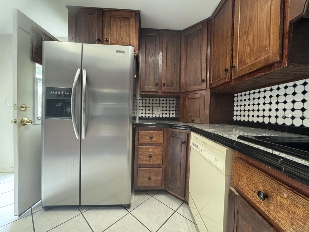 Image 43 of 48 For 427 Donald Street