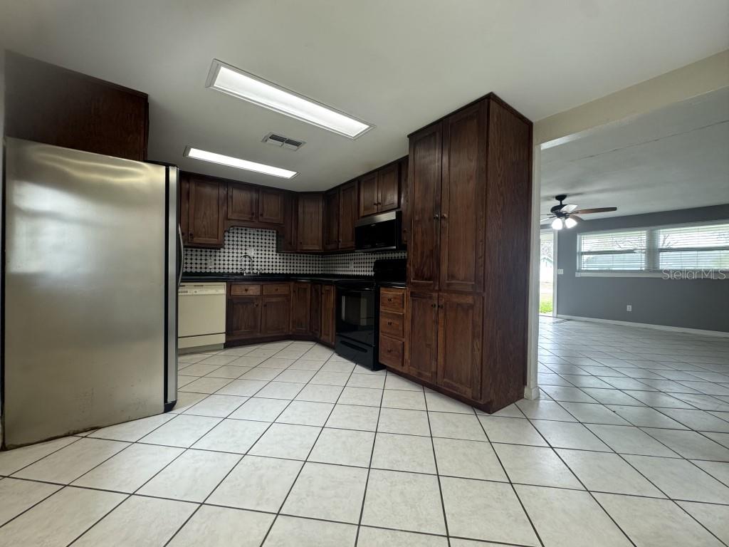 Image 45 of 48 For 427 Donald Street