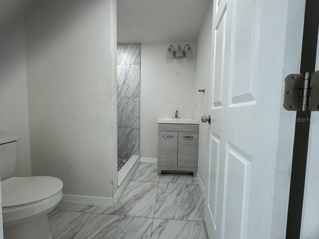 Image 6 of 48 For 427 Donald Street