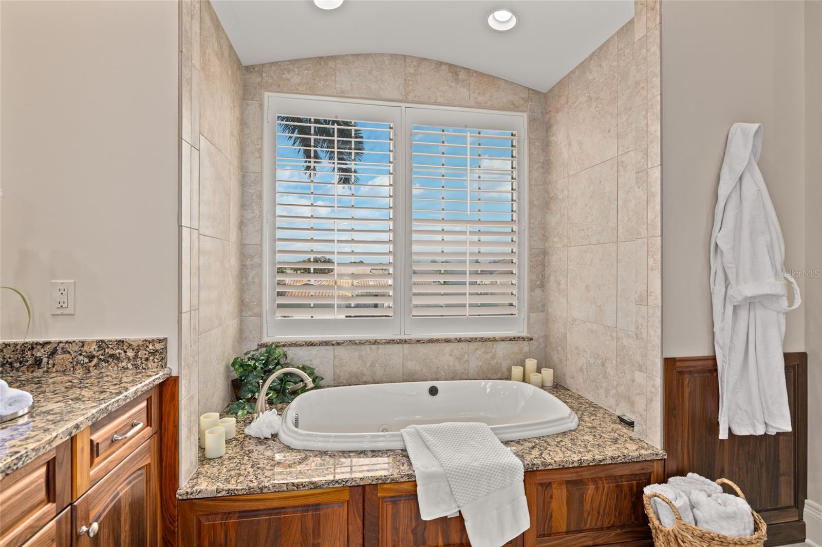 Image 27 of 65 For 1976 Kansas Avenue Ne