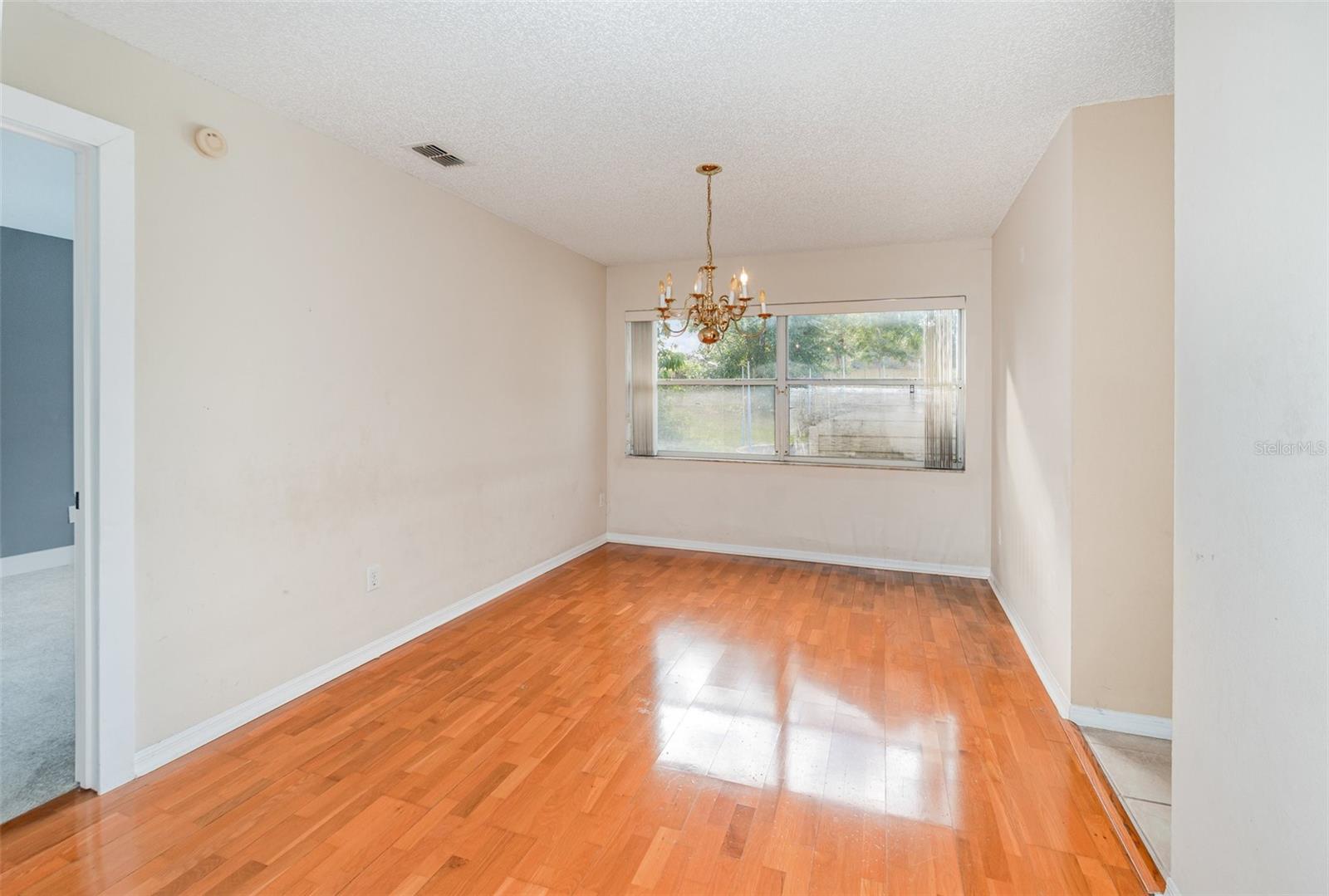 Image 7 of 27 For 6036 Brookhill Cir