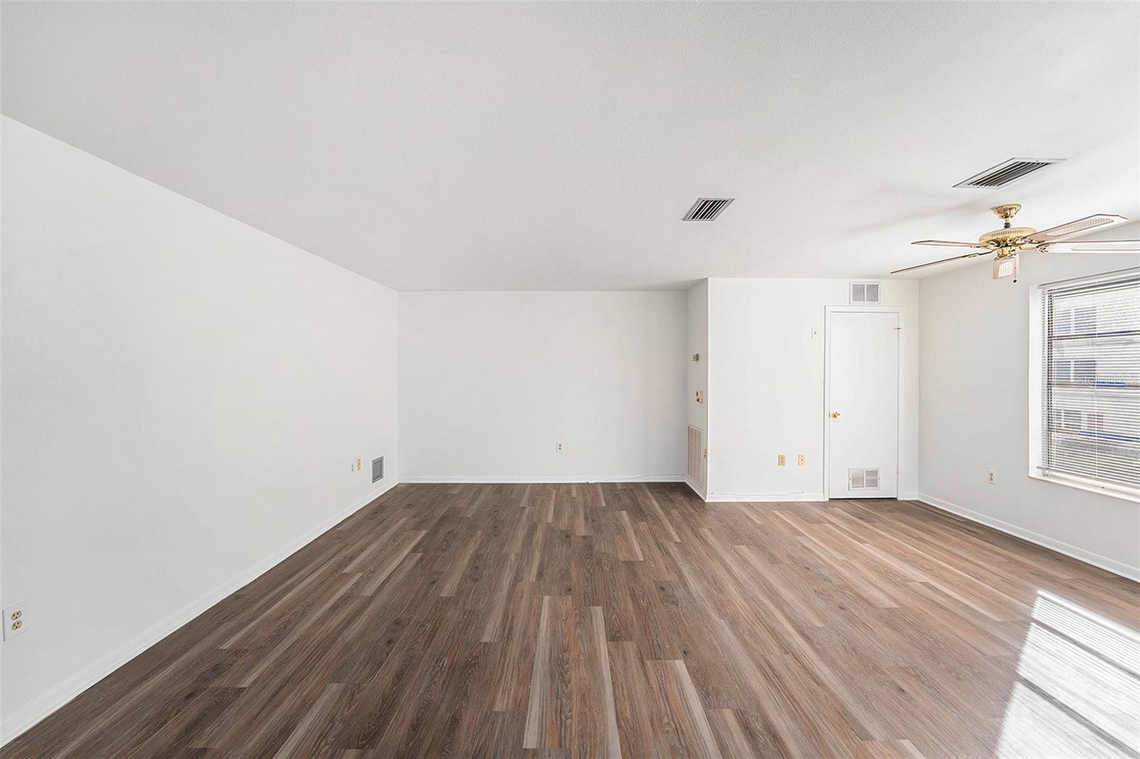 Image 14 of 37 For 5623 80th Street N 211