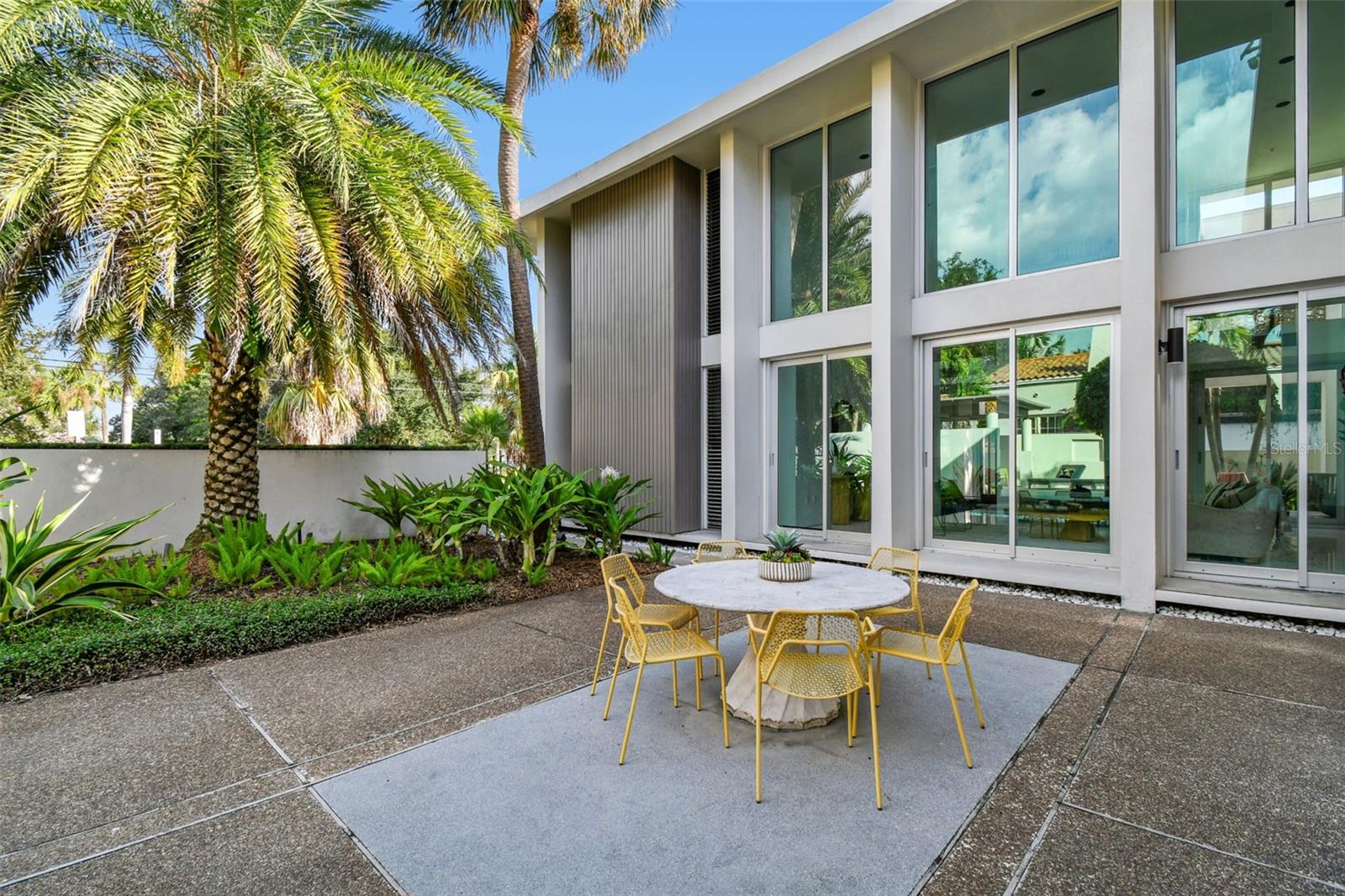 Image 13 of 87 For 41 Bering Street