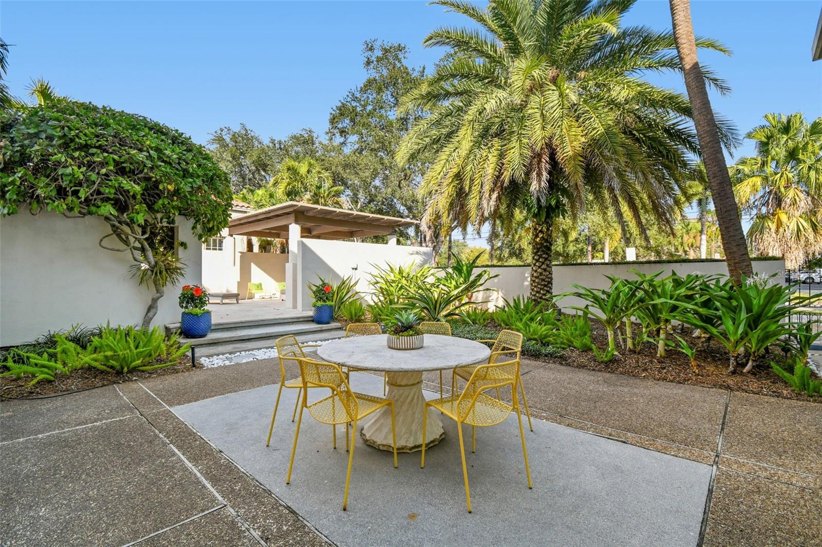 Image 14 of 87 For 41 Bering Street