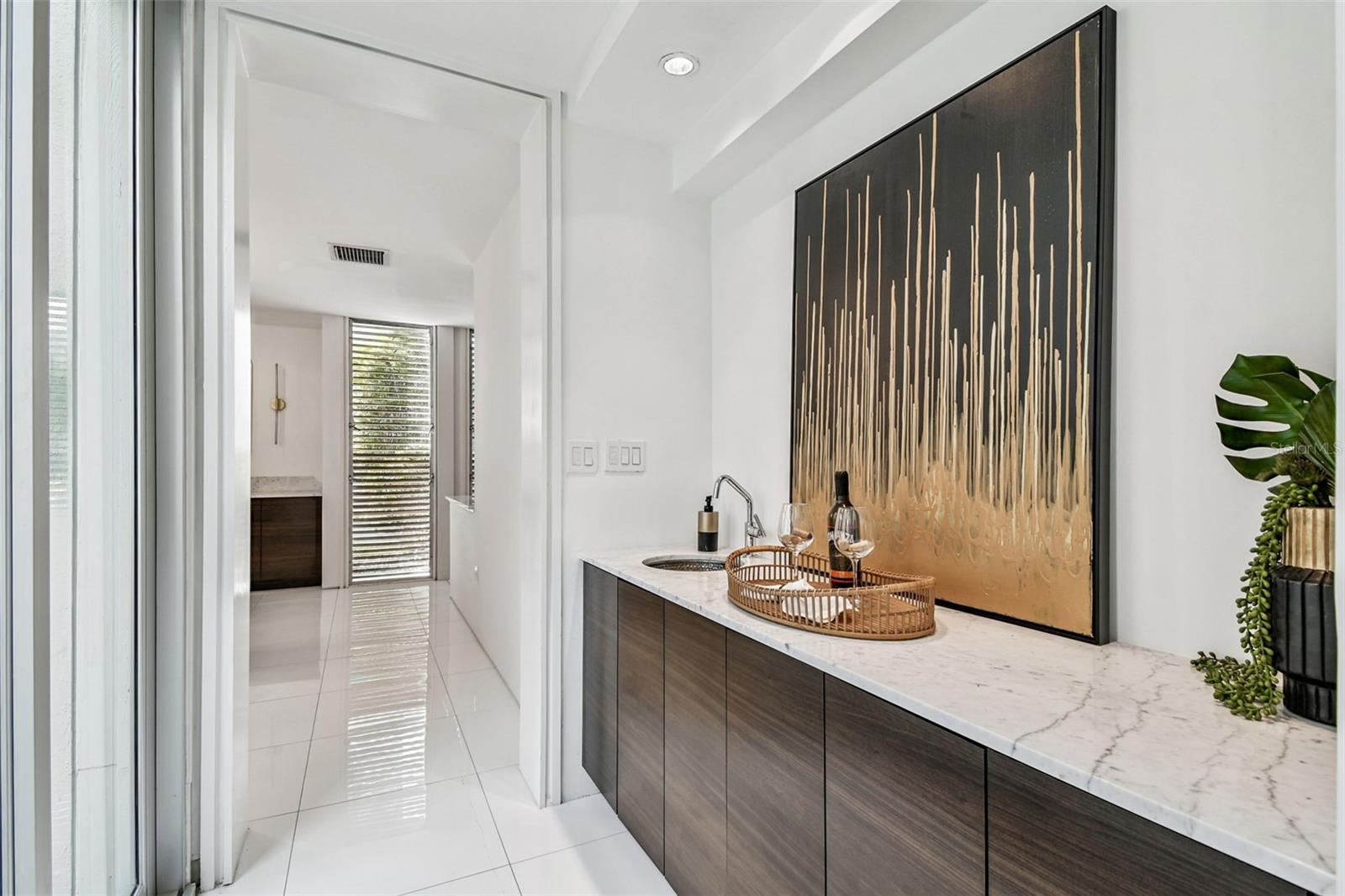 Image 17 of 87 For 41 Bering Street