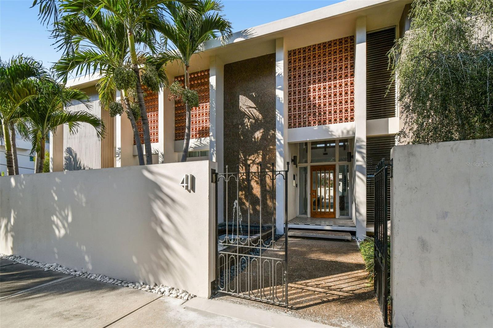 Image 2 of 87 For 41 Bering Street