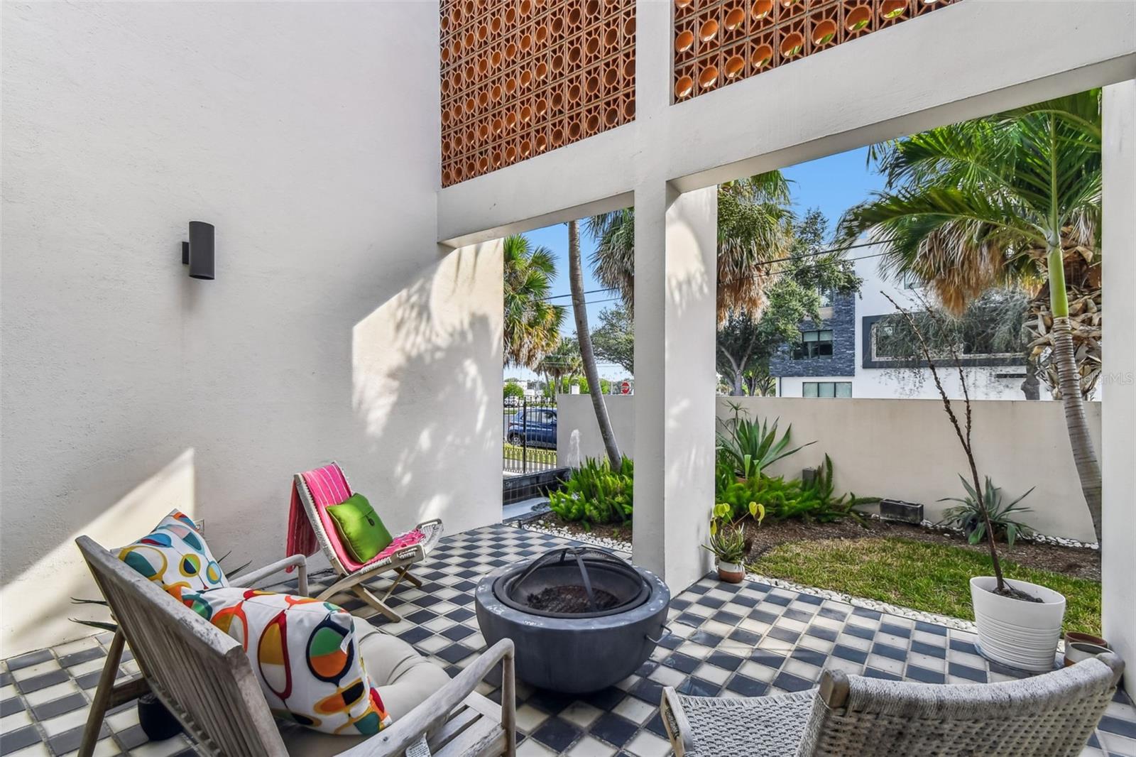 Image 36 of 87 For 41 Bering Street