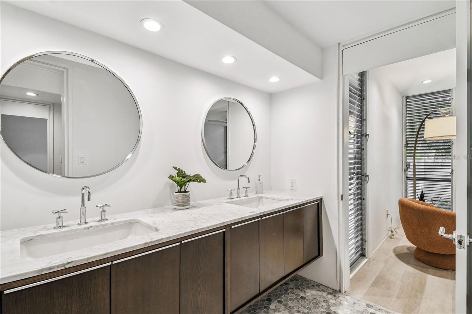 Image 40 of 87 For 41 Bering Street