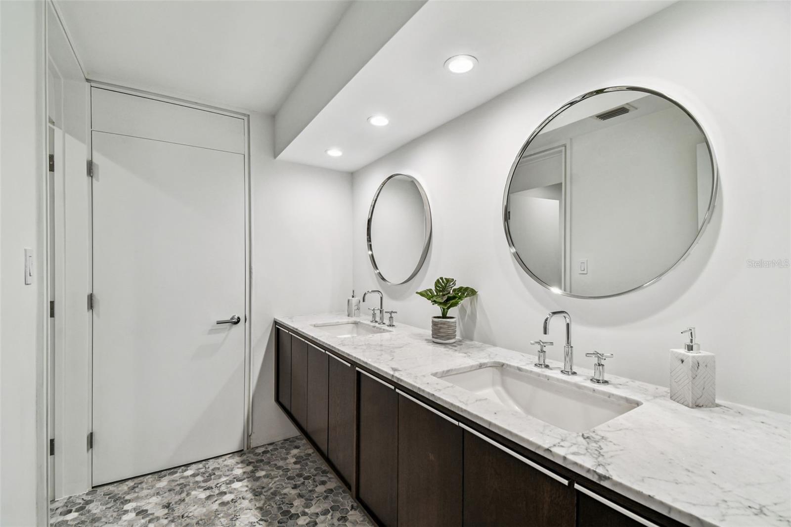 Image 41 of 87 For 41 Bering Street