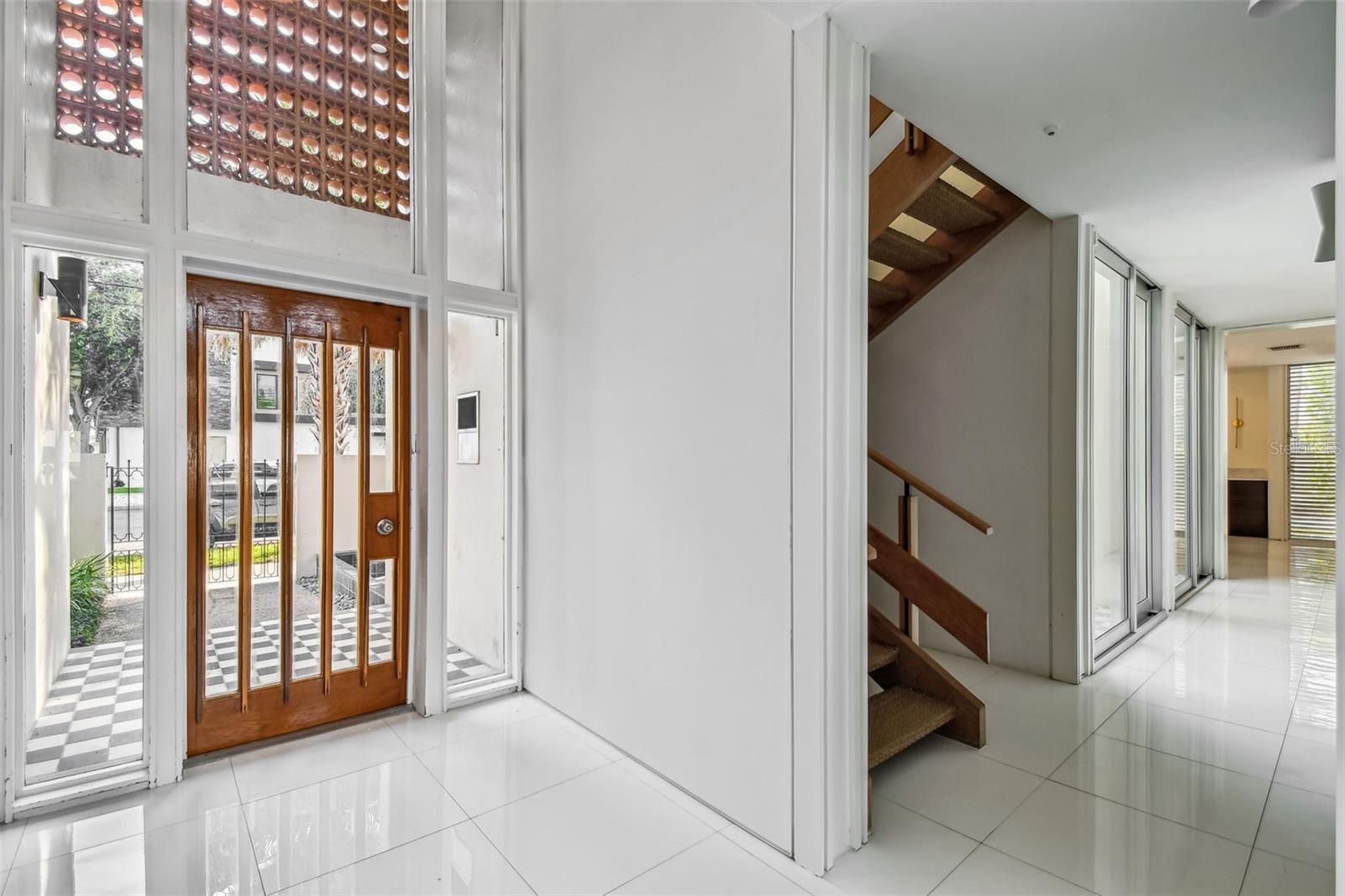 Image 7 of 87 For 41 Bering Street