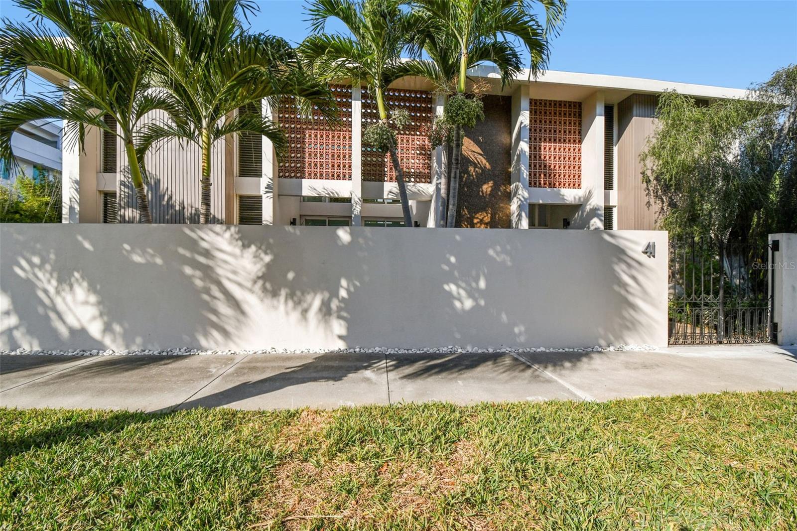 Image 81 of 87 For 41 Bering Street