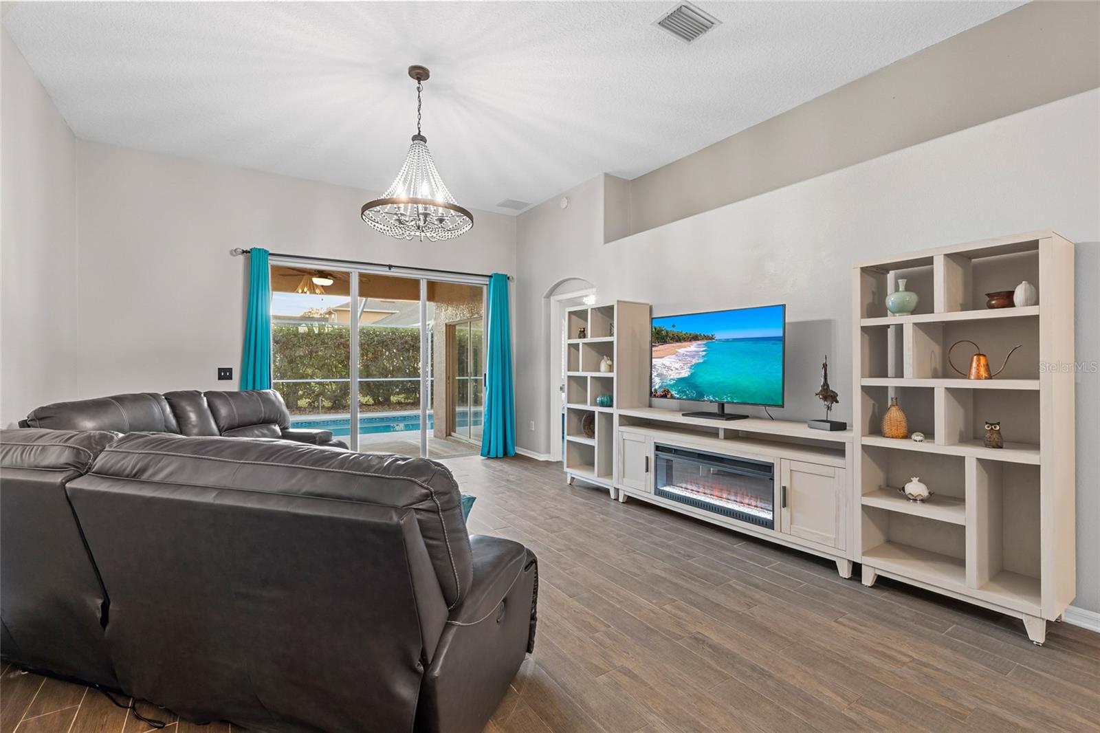 Image 18 of 61 For 6006 Chellas Court