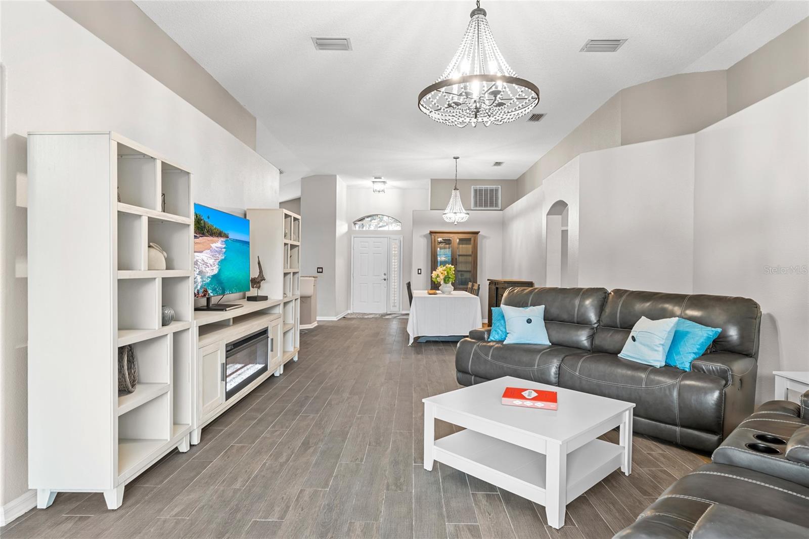 Image 21 of 61 For 6006 Chellas Court