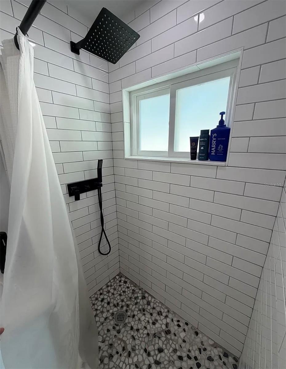 Image 10 of 19 For 1359 40th Avenue Ne