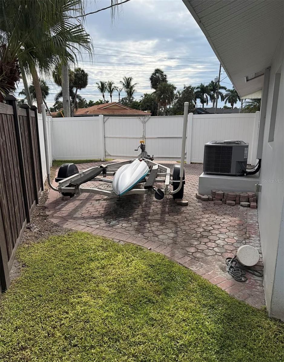 Image 17 of 19 For 1359 40th Avenue Ne