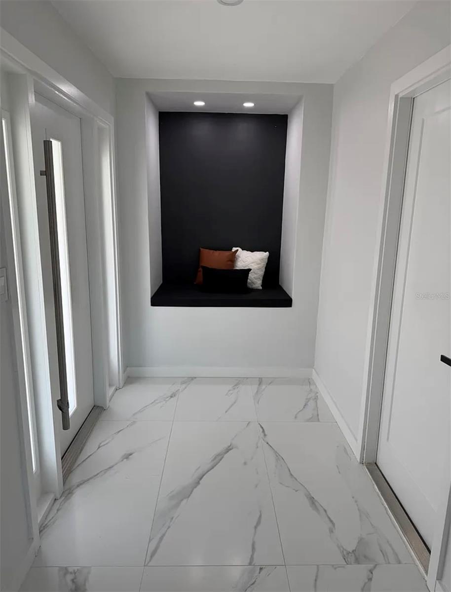 Image 2 of 19 For 1359 40th Avenue Ne