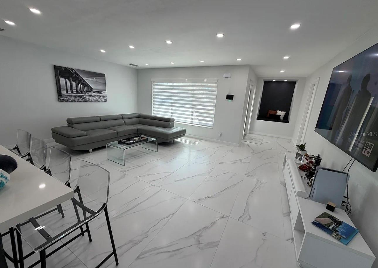 Image 3 of 19 For 1359 40th Avenue Ne