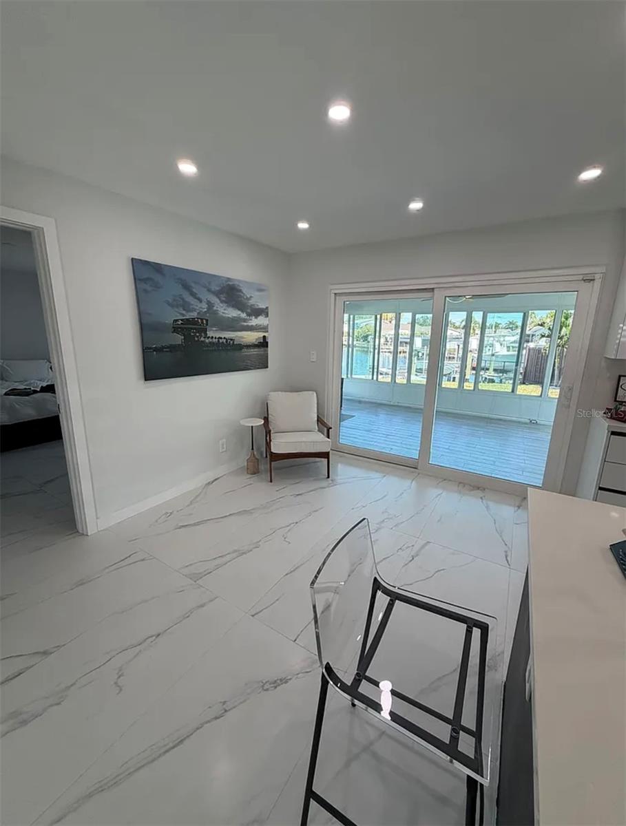 Image 5 of 19 For 1359 40th Avenue Ne