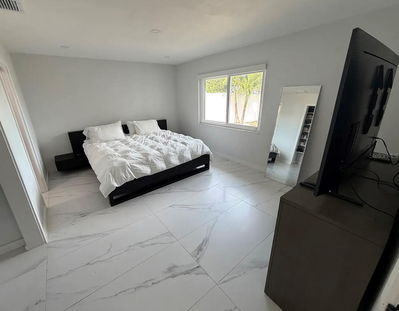 Image 6 of 19 For 1359 40th Avenue Ne