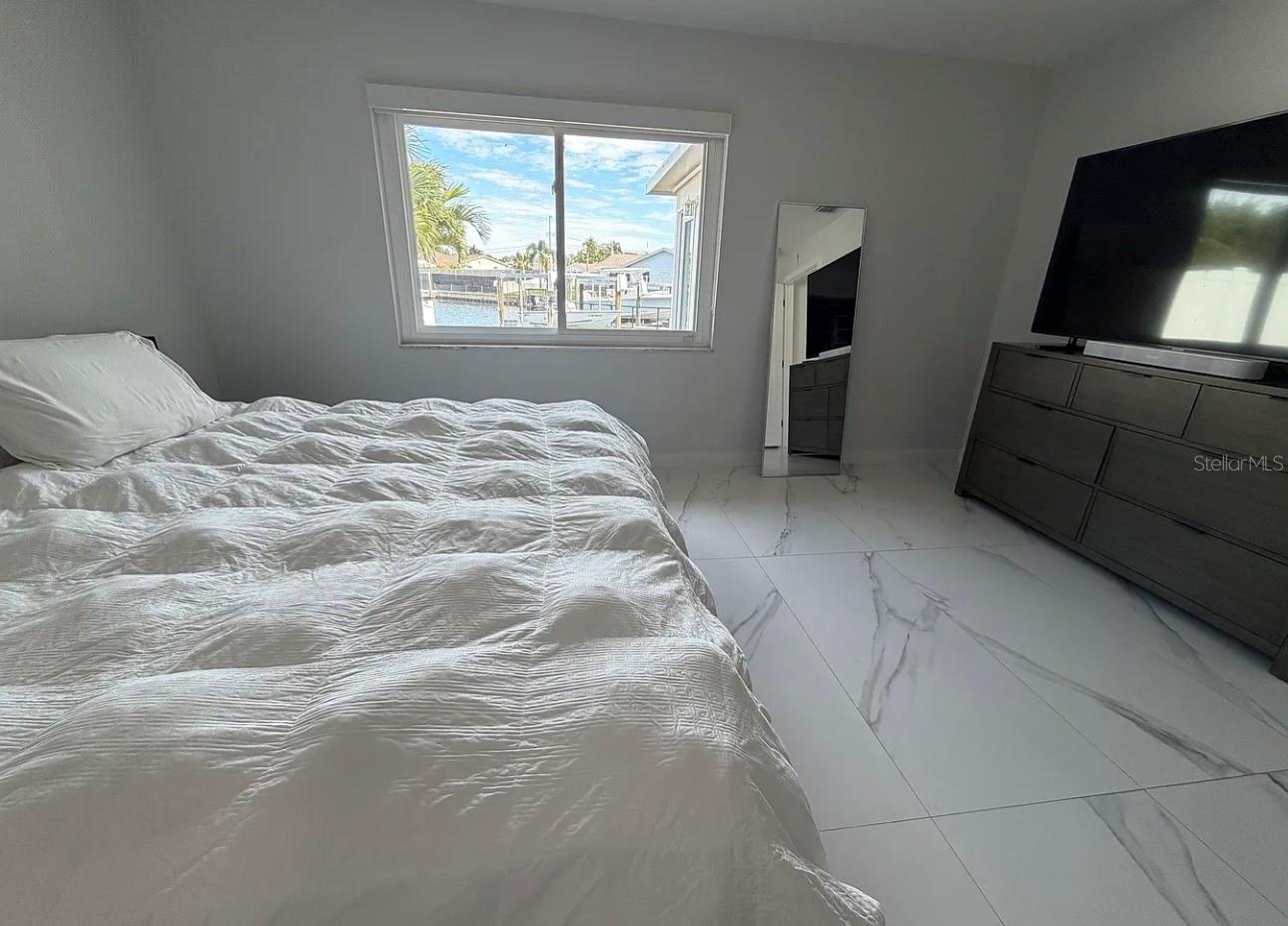 Image 8 of 19 For 1359 40th Avenue Ne