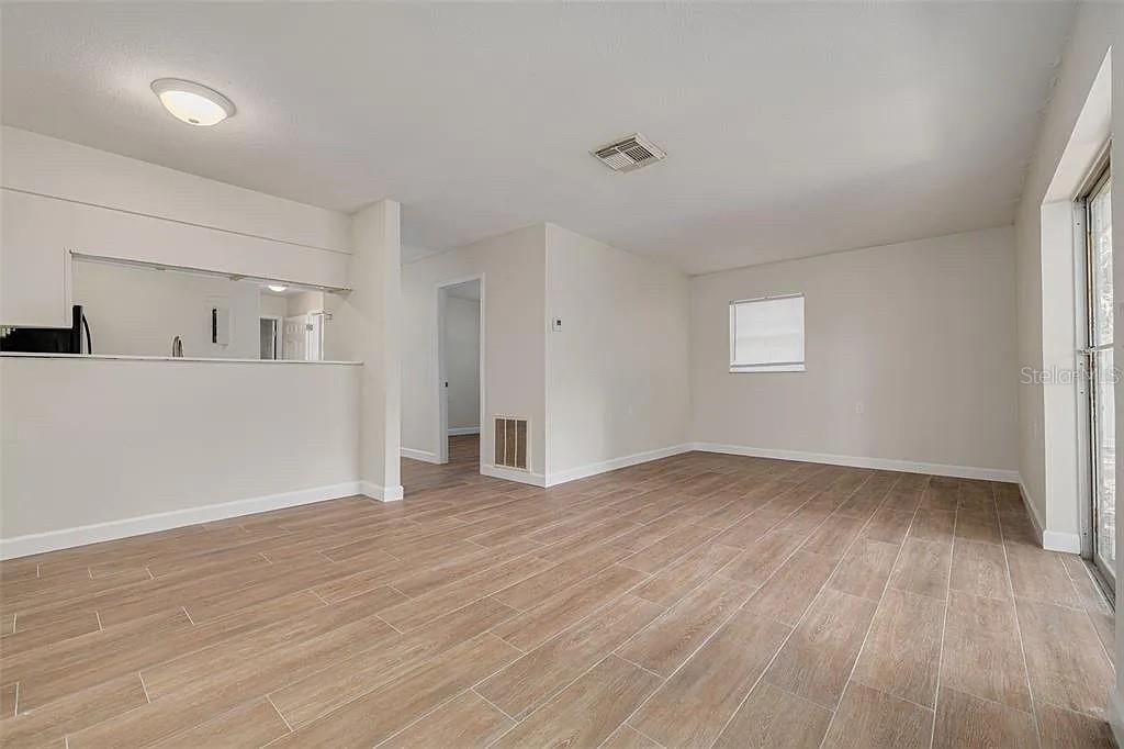 Image 17 of 24 For 7116-7120 Oakwood Drive