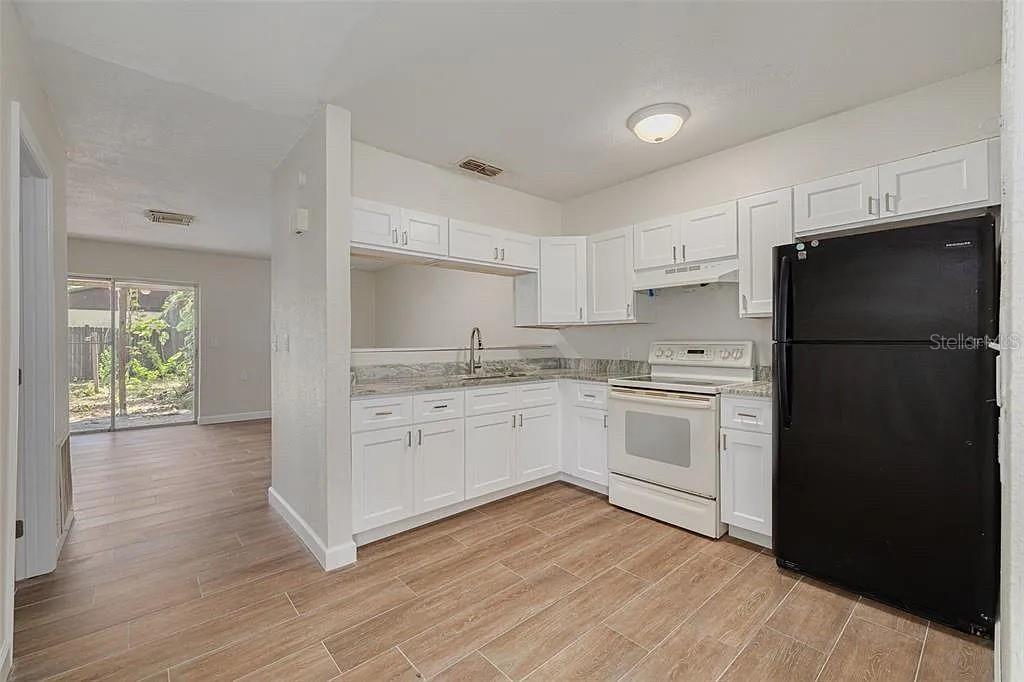 Image 2 of 24 For 7116-7120 Oakwood Drive