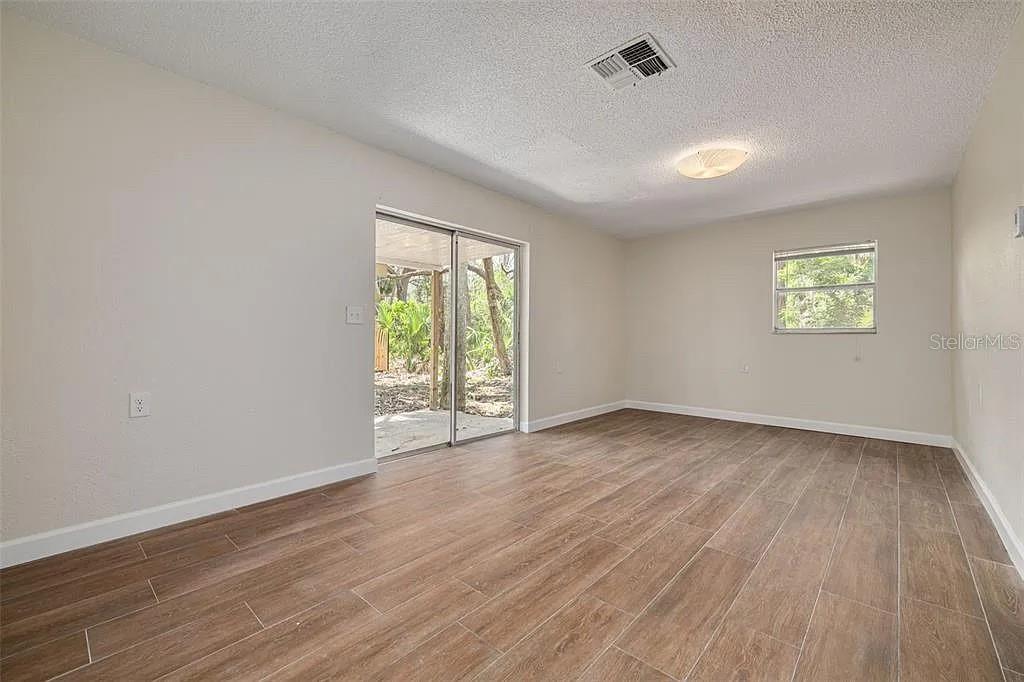 Image 6 of 24 For 7116-7120 Oakwood Drive