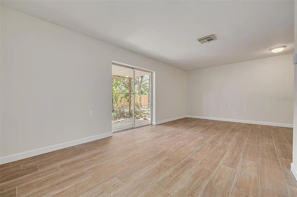 Image 8 of 24 For 7116-7120 Oakwood Drive