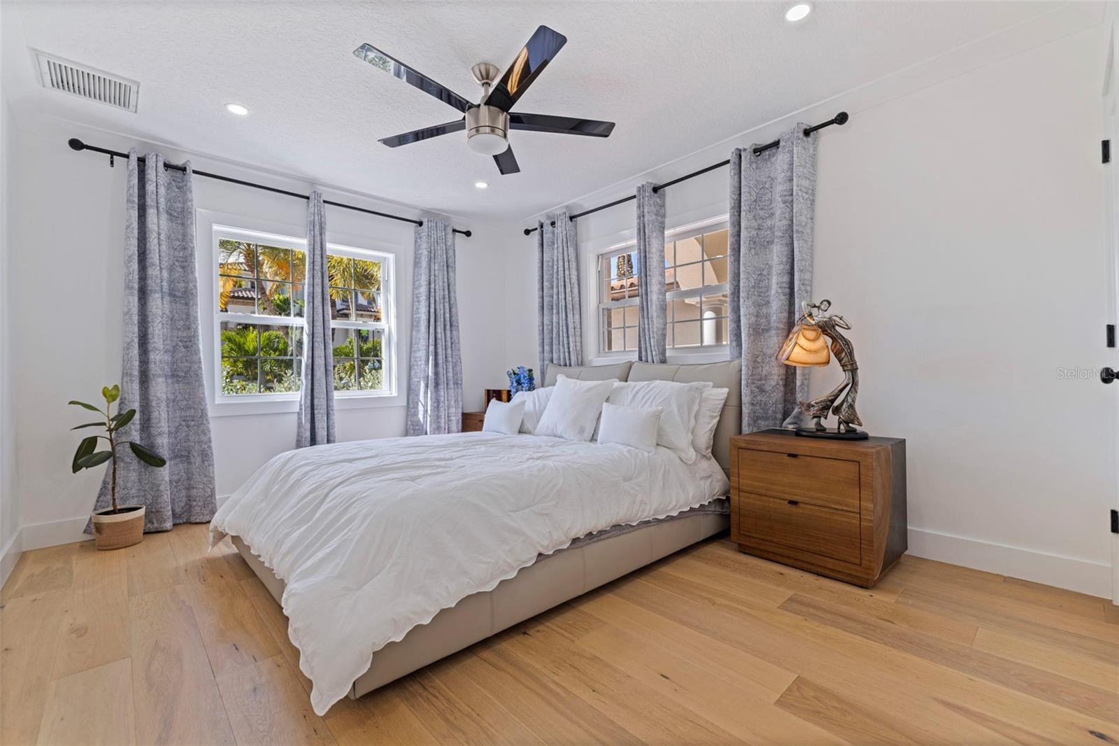 Image 34 of 51 For 7827 9th Avenue S