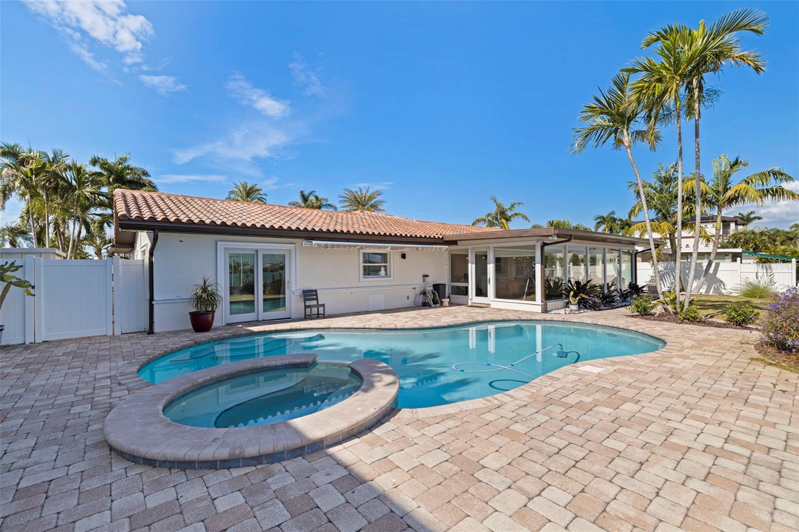 Image 37 of 51 For 7827 9th Avenue S